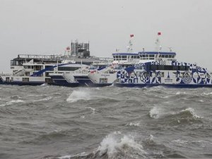 İzmir'de vapur seferleri iptal edildi