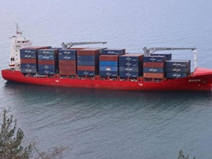 Kastamonu'da karaya oturan yük gemisindeki mürettebat tahliye edildi