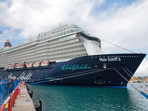 Antalya'ya bu yıl "yüzen oteller" ile 40 bin yolcu bekleniyor