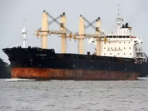 Çanakkale Boğazı girişinde arızalanan gemi demirletildi