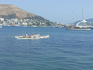 Bodrum'da su alan tekne karaya oturdu