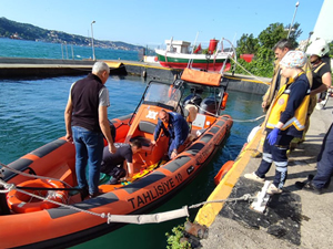 Üsküdar'da denize düşen çocuk kurtarıldı