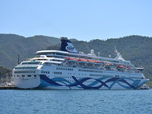 "Crown İris" kruvaziyeri 1580 İsrailli turistle Marmaris'e geldi