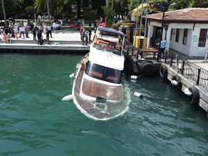 Beşiktaş'ta su alan yat battı