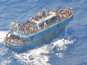 Frontex Direktörü, göçmenleri taşıyan tekneyi alabora olmadan önce Yunanistan'a bildirdiklerini açıkladı