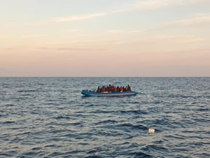 Kanarya Adaları'na giden botun batması sonucu 51 düzensiz göçmen öldü