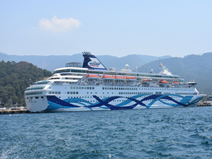 "Crown İris" kruvaziyeri 1600 İsrailli turistle Marmaris'e geldi