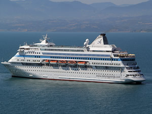 Panama bandıralı kruvaziyer "Astoria Grande" 850 yolcusuyla Sinop'a geldi