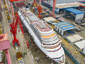 Çin'in ilk dev kruvaziyer gemisi "Adora Magic City" deneme seferine başladı