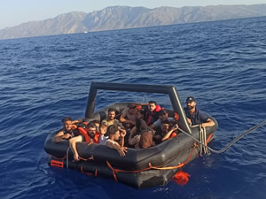 Muğla açıklarında 19 düzensiz göçmen kurtarıldı