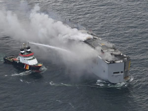Almanya'dan Mısır'a yaklaşık 3 bin otomobil taşıyan gemide 10 gündür süren yangın söndürüldü