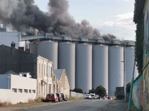 Fransa'nın La Rochelle kentindeki buğday silolarında yangın çıktı