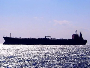 Basra Körfezi’nde Panama bandıralı LPG tankeri alev aldı, 22 mürettebat kurtarıldı
