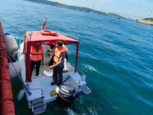 İstanbul Boğazı'nda arızalanan tekne kurtarıldı