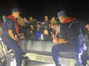 Ayvacık açıklarında 42 düzensiz göçmen yakalandı