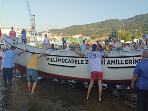 Milli Mücadele'nin simgesi İnebolu Denk Kayığı yeniden denizle buluştu