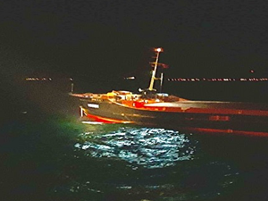 Çanakkale Boğazı'nda dümeni arızalanan gemi güvenli bölgeye demirledi