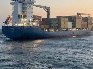 Çanakkale Boğazı girişinde arızalanan gemi Bozcaada açıklarında demirletildi