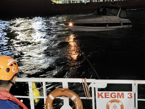 Yenikapı açıklarında arızalanan tekne kurtarıldı