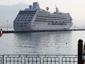 Kruvaziyer "Sirena" Alanya Limanı'na demirledi