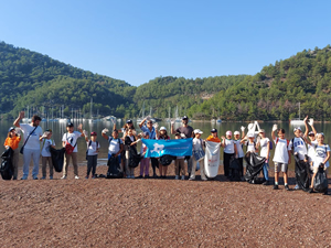 Martı Marina öncülüğünde kıyı ve çevre temizliği