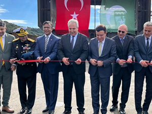 Med Marine MED-B4500 için omurga yerleştirme töreni