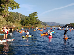 Cumhuriyet'in 100. yılında yaklaşık 220 kanocu kürek çekti