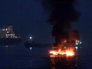 Ataköy'de yanan tekne battı: 4 yaralı