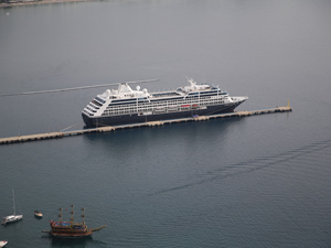 Kruvaziyer "Azamara Pursuit" Alanya Limanı'na demirledi