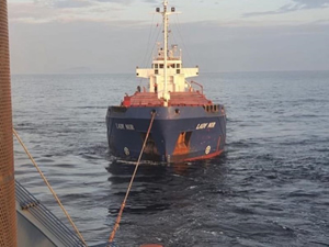 Makine arızası yapan kargo gemisi kurtarıldı