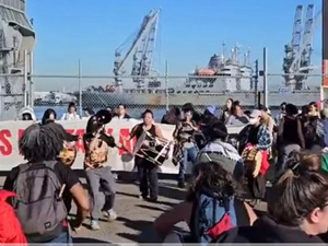 ABD'de İsrail'e silah taşıyan geminin bulunduğu limanda gösteri düzenlendi