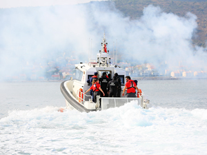 İzmir'de deprem anında tekne kazası tatbikatı yapıldı