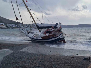 Bodrum'da tekne karaya sürüklendi