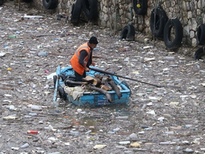 Zonguldak'ta deniz çöplüğe döndü