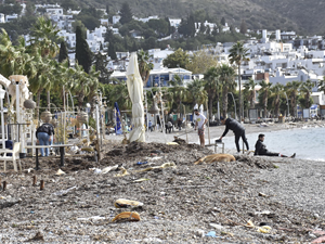 Bodrum sahilinde temizlik çalışması