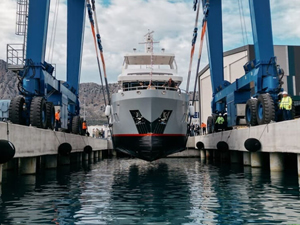 Bering 72 suya indirildi