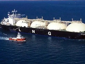 Katar, Kızıldeniz rotası üzerinden LNG sevkiyatını durdurdu