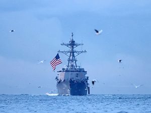 Husiler, ABD savaş gemisini vurdu!