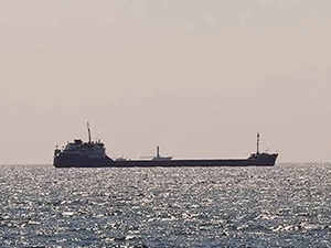 Husiler Kızıldeniz'den geçen petrol tankerini füzeyle vurdu