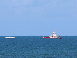 Yardım taşıyan gemi, Gazze açıklarında tahliye ediliyor