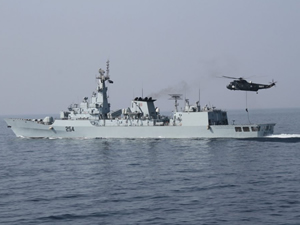 Pakistan'da deniz üssüne saldırı girişimi!