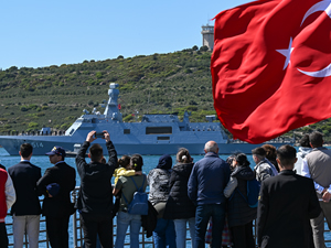 Türkiye'den yola çıkan TCG Kınalıada, Cidde limanını ziyaret etti