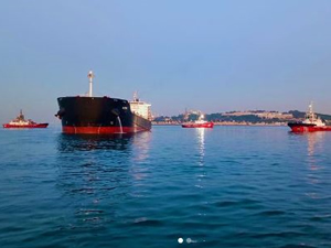 Haydarpaşa'da gemi karaya oturdu!