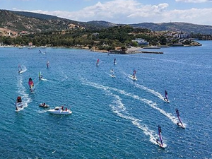 "Rüzgarın evi Foça" sörf tutkunlarını bekliyor