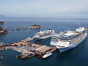 Kuşadası'na 2 günde kruvaziyerlerle 13 bin 540 turist geldi