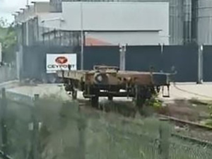 Kaçan vagon liman kapılarını parçaladı