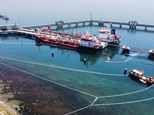 Tankerden denize tonlarca mazot sızdı!