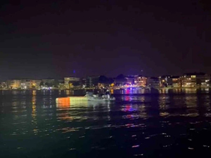 Dubaların üzerinde mahsur kalan 4 kişi kurtarıldı