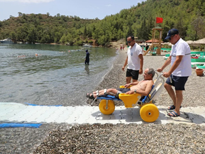 Muğla'da 'engelsiz' deniz keyfi
