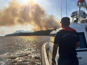 Yangında mahsur kalan 99 vatandaş kurtarıldı